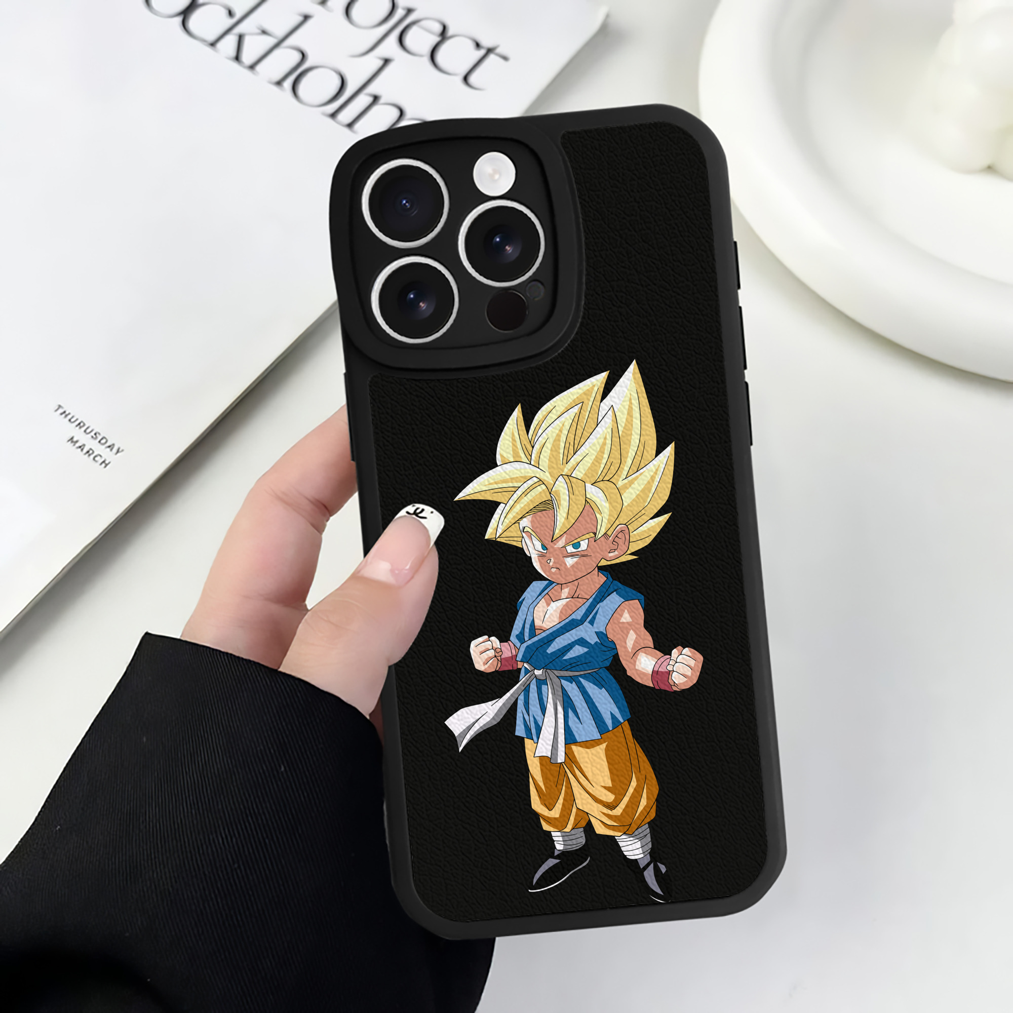 （画像用） ドラゴンボール 孫 悟飯（そんごはん）DRAGON BALL Son Gohan 【iPhone 16シリーズ対応】シリコンスマホケース（レザー調） 材質：シリコン
